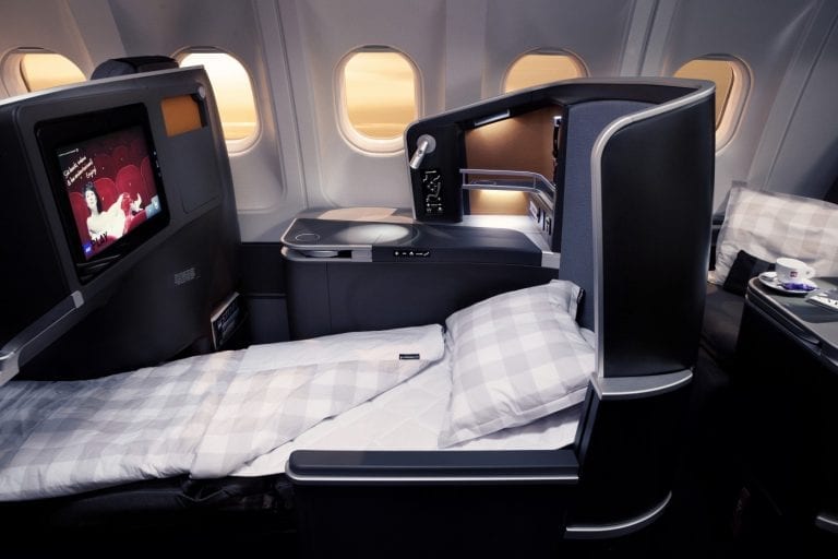 Så här kommer du iväg på minst en business class resa om året – för under 500 kr